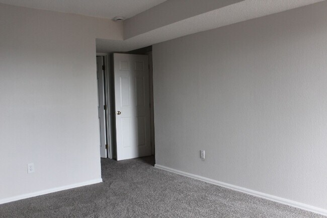 Building Photo - Spacious Condo in Littleton!