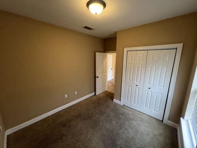 Building Photo - Charming 3-bedroom 2-bathroom in South Burbank Neighborhood!