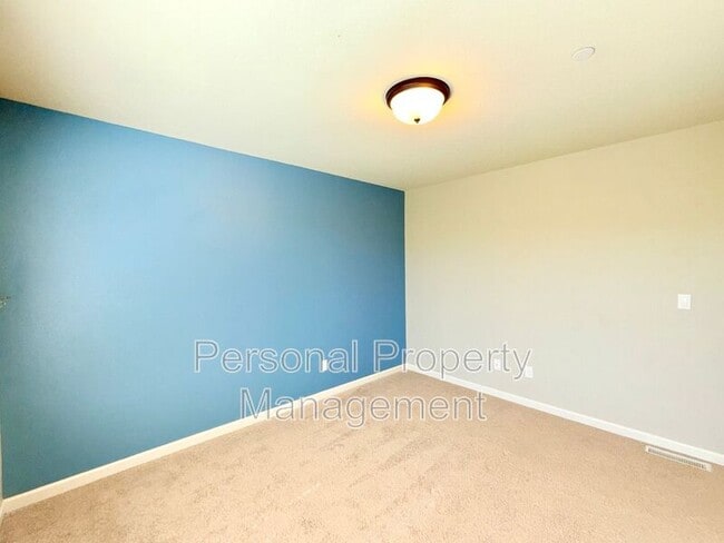 Building Photo - 3623 NE Sitka Dr