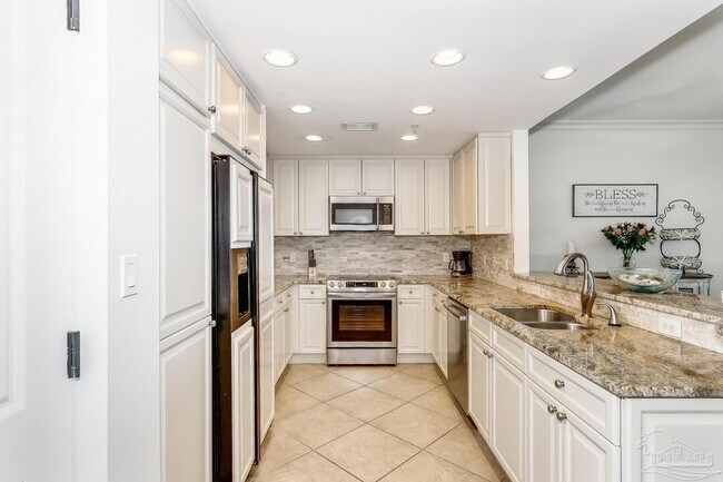Building Photo - 5 Portofino Dr