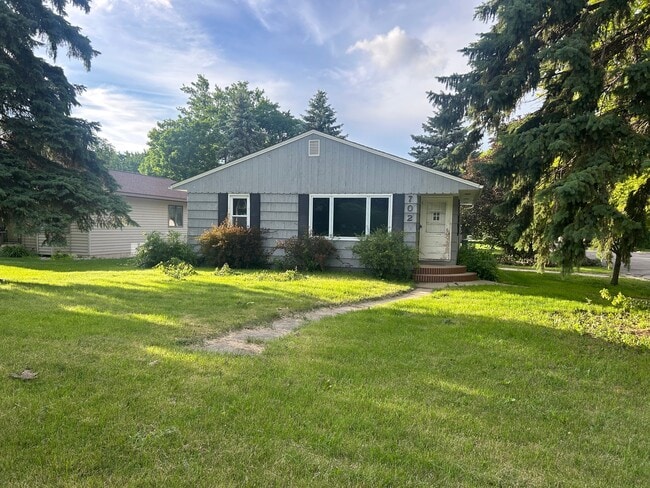 Building Photo - 702 W Bancroft Ave