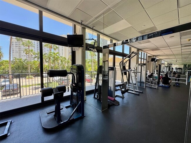 Building Photo - 1450 Brickell Bay Dr