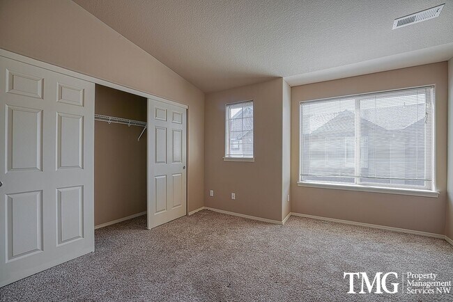 Building Photo - 1495 NE Lockheart Ln