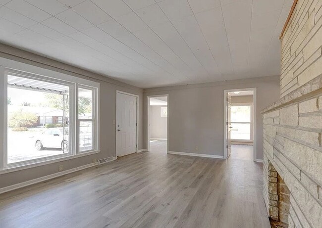 Building Photo - 1222 E Del Mar St