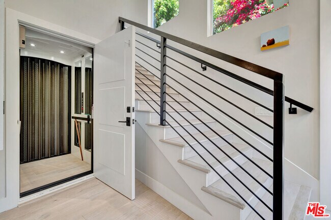 Building Photo - 3859 Rambla Pacifico St