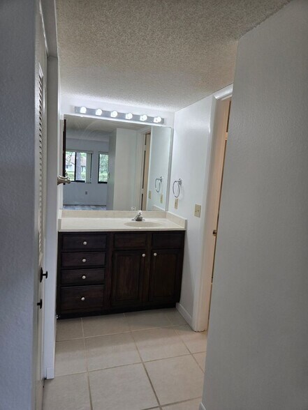 Building Photo - 5196 Lake Village Dr