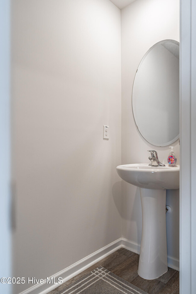Building Photo - 3024 Paradise Way