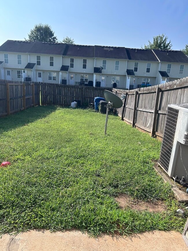 Building Photo - 1809 Thrasher Ct