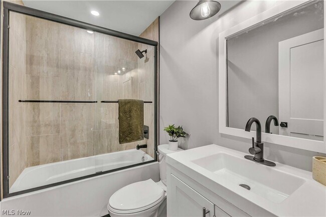 Building Photo - 2130 W 42nd St