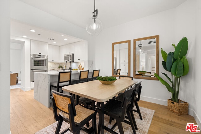 Building Photo - 5625 Crescent Park W