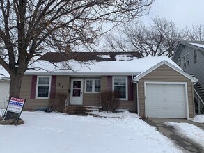 Building Photo - PRICE REDUCED! 4 Bedroom, 1.5 Bathroom Hou...