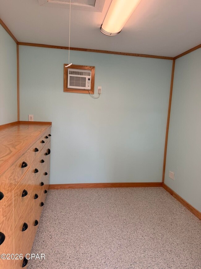 Building Photo - 215 Woodlawn Dr