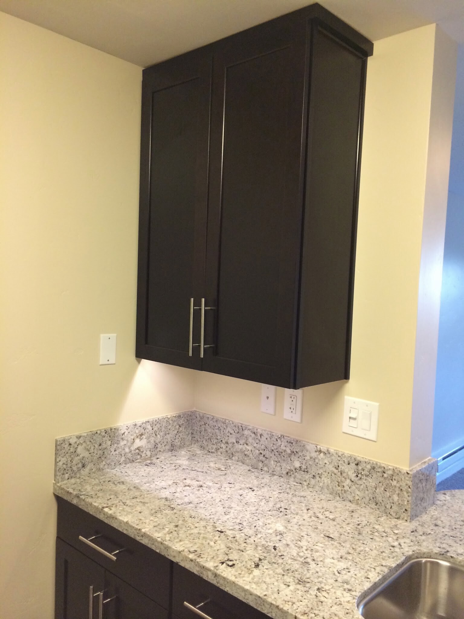 Under Cabinet LED Lighting - 6400 Christie Ave