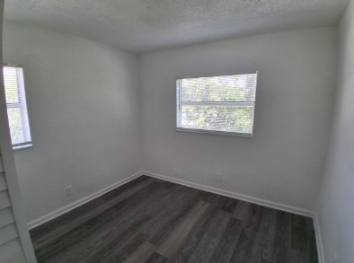 Building Photo - 405 SW 13th Pl