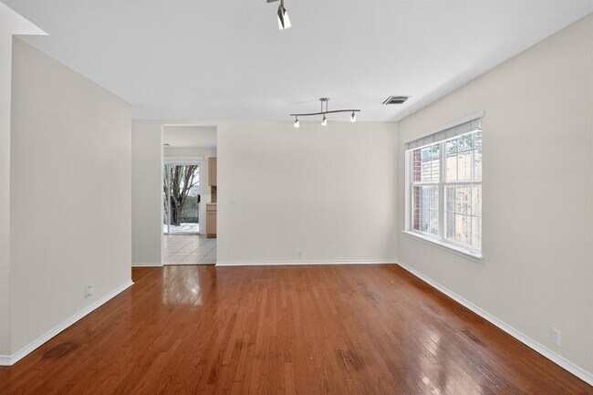 Building Photo - 1208 Heritage Hill Cove