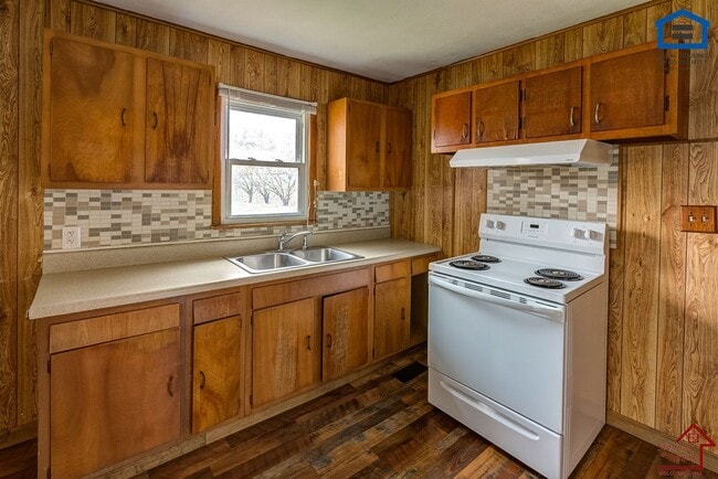 Building Photo - 1211 Dale Way