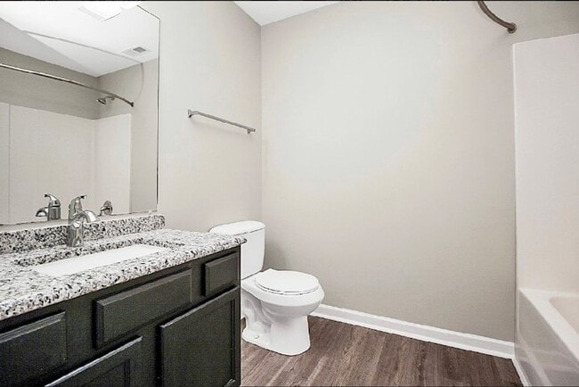 Building Photo - Charming 1 Bedroom/1 Bathroom Condo - Newl...