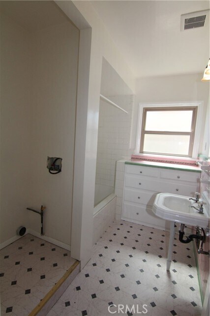 Building Photo - 431 N Olive Ave