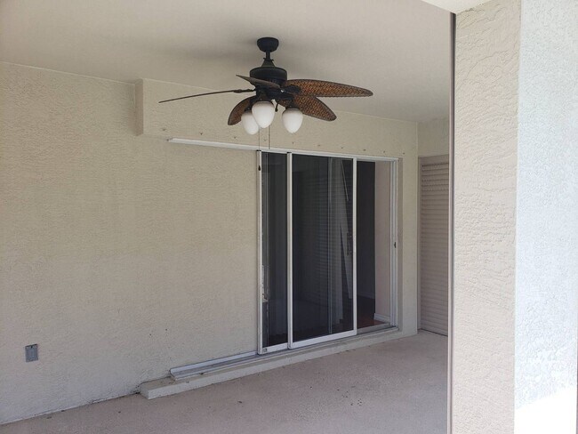 Building Photo - Pool Home 3 Bedroom 2 Bath close to shoppi...