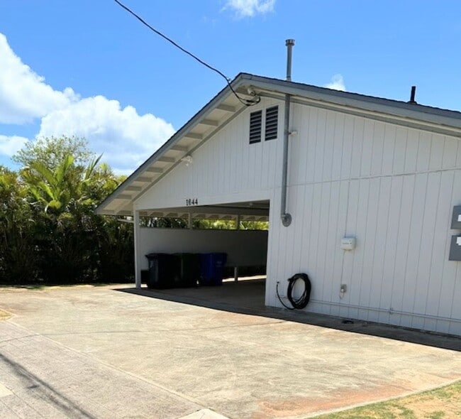 Building Photo - Hidden Gem in Kaimuki – 3 Bed, 2 Bath Home