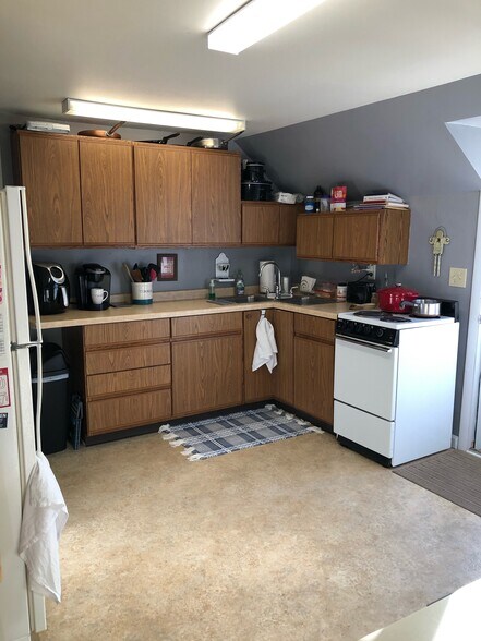 Kitchen, dining area to right/not shown. - 17286 Hope Rd