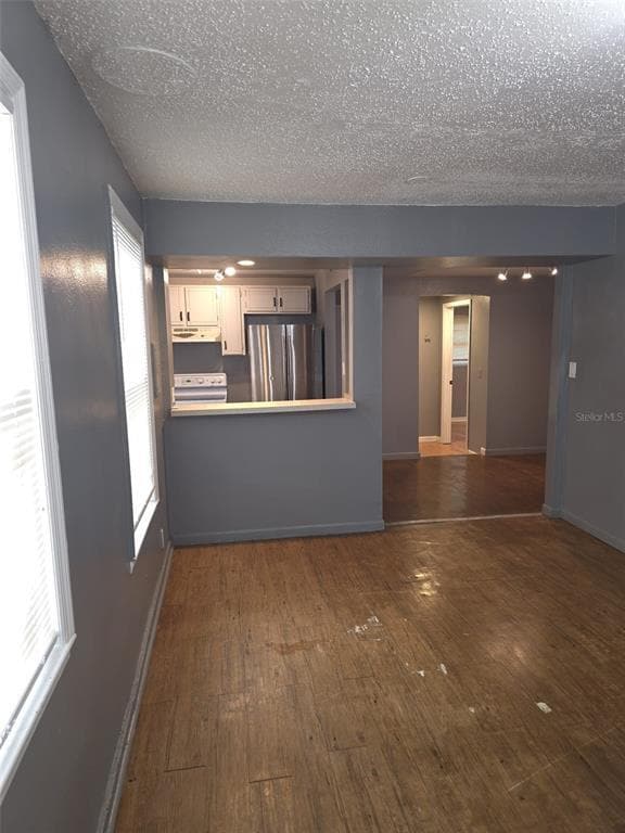 Building Photo - 3022 Deleuil Ave