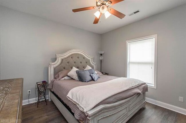 Building Photo - Cozy Home in Established Christiansburg Neighborhood