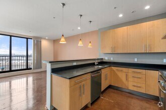 Building Photo - 36 A St