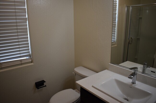 Building Photo - 698 Jessie Dr