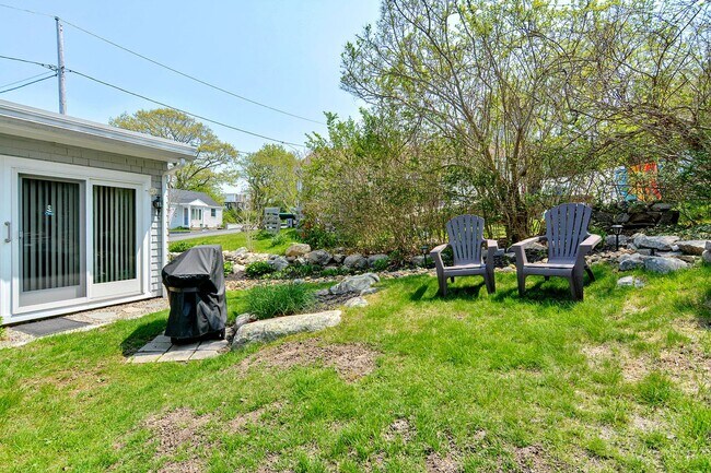 Building Photo - WINTER RENTAL: Two Beaches Cottage