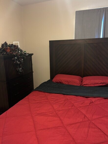 Building Photo - 160 Stafford Ave