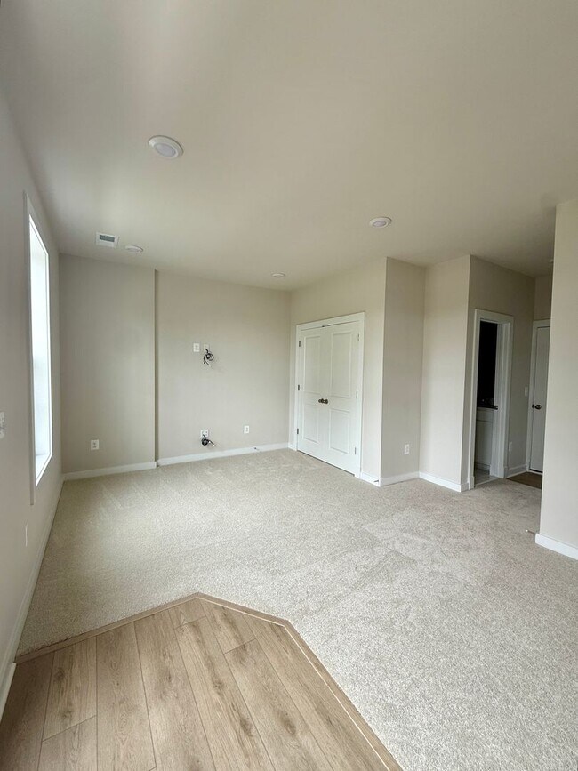 Building Photo - NEW Construction - 3 Bed Townhome in the City!