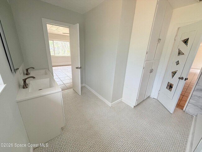 Building Photo - 100 Tampa Ave