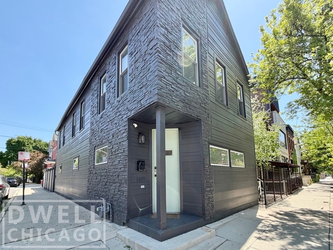Building Photo - 1419 N Paulina St
