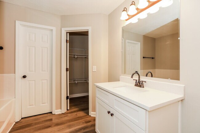 Building Photo - 4505 Hunters Green Cir
