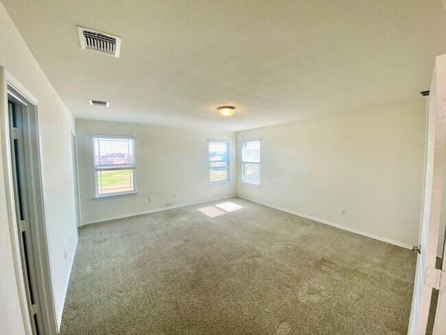 Building Photo - 1000 Danish Cove