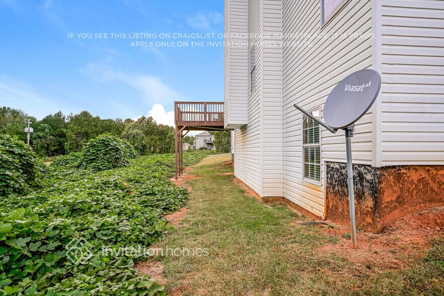 Building Photo - 360 Hazelhurst Dr