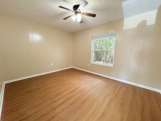Building Photo - 1530 Live Oak Dr