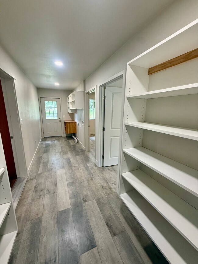 Building Photo - 16083 Indian Springs Ranch Rd