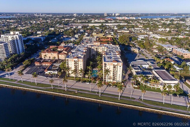 Building Photo - 1801 N Flagler Dr