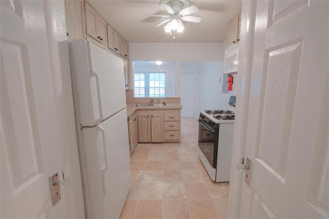 Building Photo - 3900 Dexter Ave