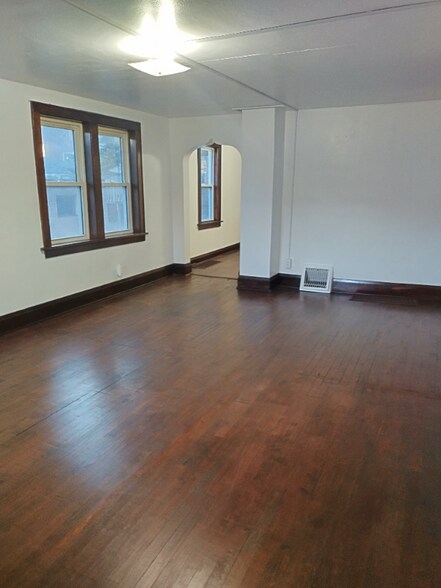 Building Photo - 1525 Clough Ave