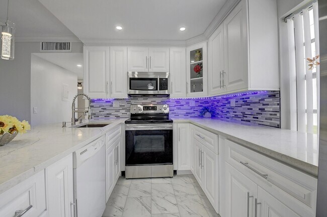 Building Photo - 974 Normandy Trail