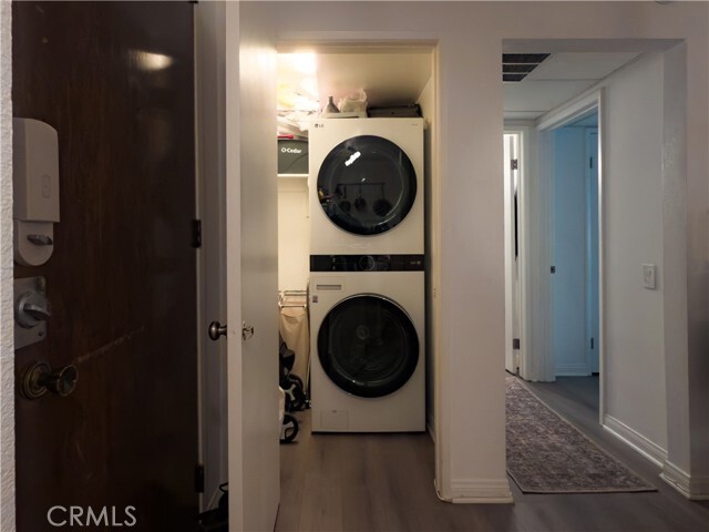 Building Photo - 532 N Rossmore Ave