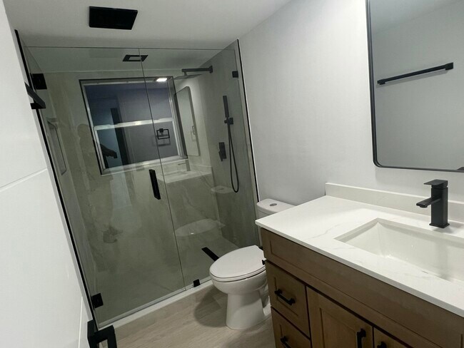 Building Photo - 3010 N Course Dr