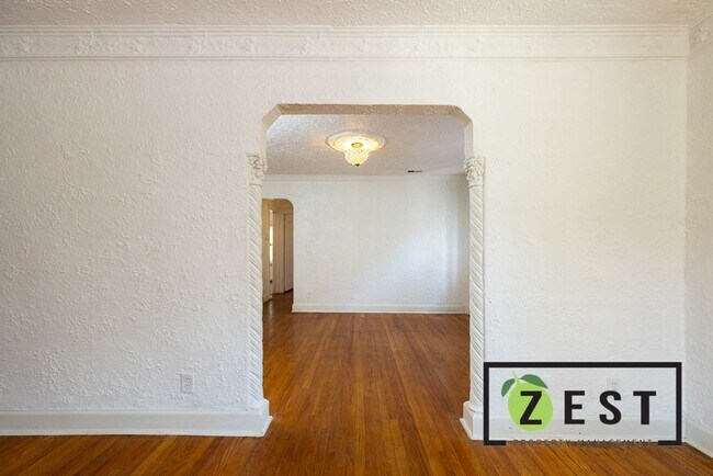 Building Photo - 17352 Roselawn St