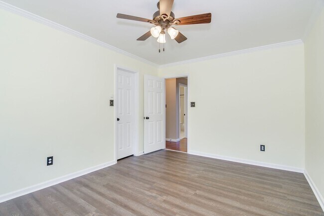 Building Photo - Large 3 Story Home in Evans!