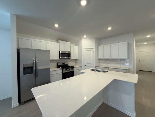 Building Photo - 223 Camargue Dr