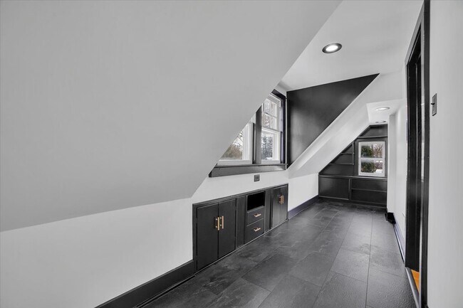 Building Photo - 4941 Montgomery Ave