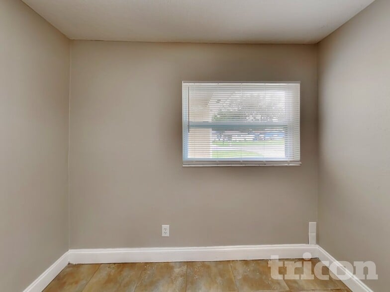 Building Photo - 563 Robin Hill Cir